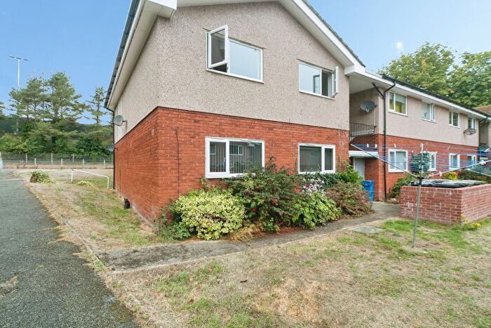 2 Bedroom Flat For Sale In Llanelian Road, Old Colwyn, Colwyn Bay, Conwy, LL29