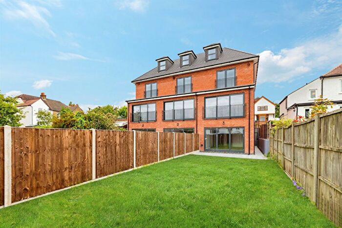 5 Bedroom Property To Rent In Silverdale Road, Bushey, WD23