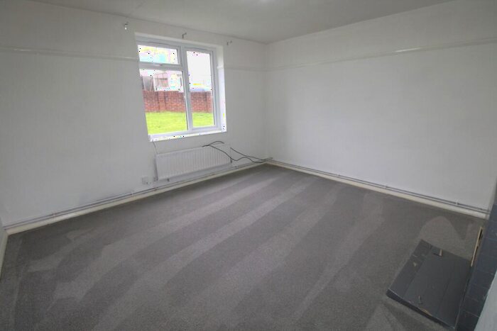 1 Bedroom Flat To Rent In Broseley Gardens, Romford, Essex, RM3