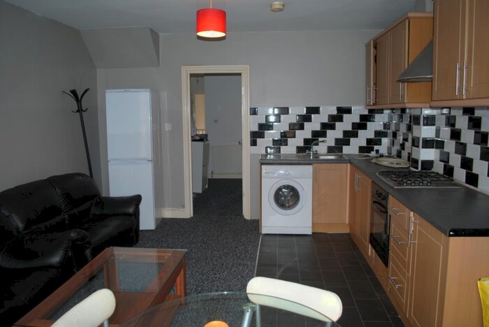 3 Bedroom Flat To Rent In Voss Street, Bethnal Green, E2