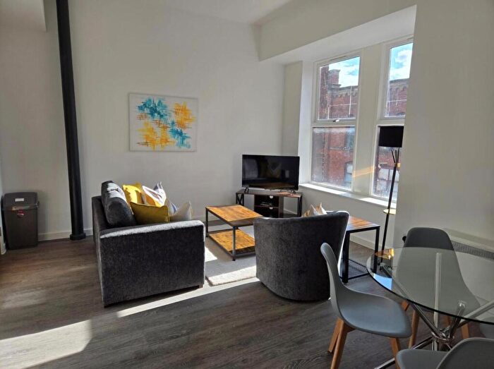 2 Bedroom Apartment To Rent In Apartment Lower Vickers Street, Manchester, M40