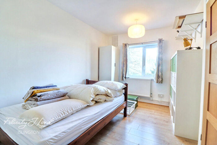 2 Bedroom Apartment To Rent In Nightingale Road, London, N1