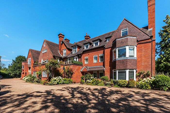 3 Bedroom Flat For Sale In Mapleton House, Mapleton Road, Edenbridge, Kent, TN8