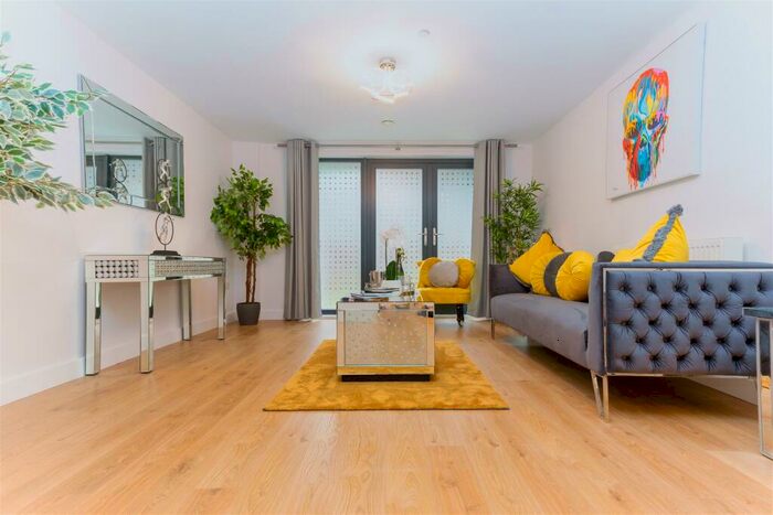 1 Bedroom Flat To Rent In Marketfield Way, Redhill, RH1