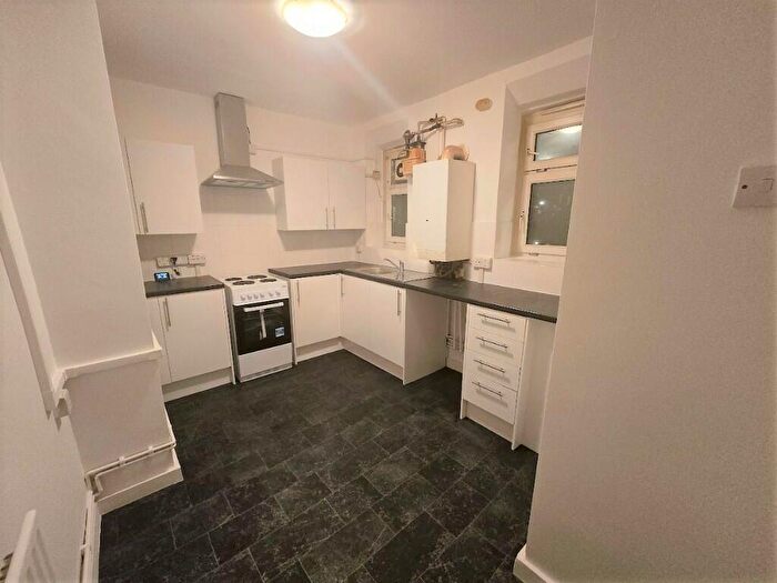 3 Bedroom Flat To Rent In Homerton Road, London, E9