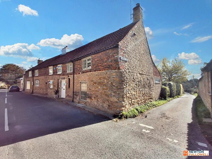 2 Bedroom Cottage For Sale In High Street, Little Bytham, Grantham, NG33