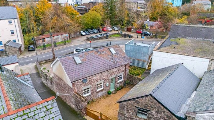 2 Bedroom Detached House For Sale In Chapel Street, Brecon, LD3