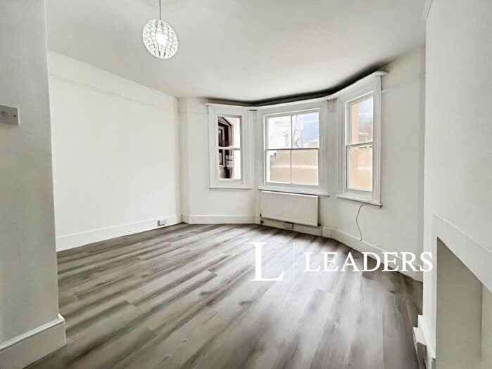 2 Bedroom Flat To Rent In Lansdowne Street, Hove, East Sussex, BN3