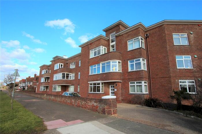 3 Bedroom Flat To Rent In George V Avenue, Worthing, West Sussex, BN11
