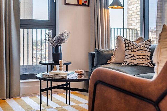 2 Bedroom Flat To Rent In Boulevard Place, Hove, BN3