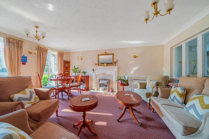 1 Bedroom Flat For Sale In Lords Bridge Court, Mervyn Road, Shepperton, TW17