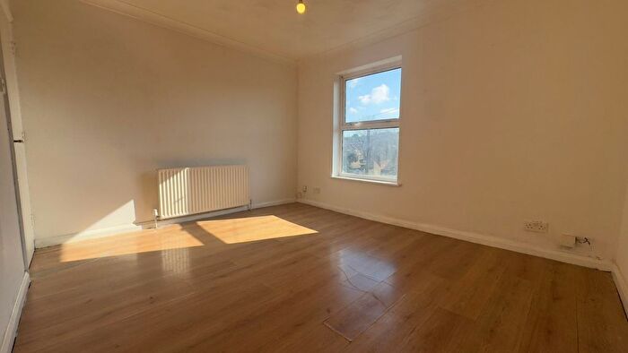 1 Bedroom Flat To Rent In Luton Road, Chatham, ME4