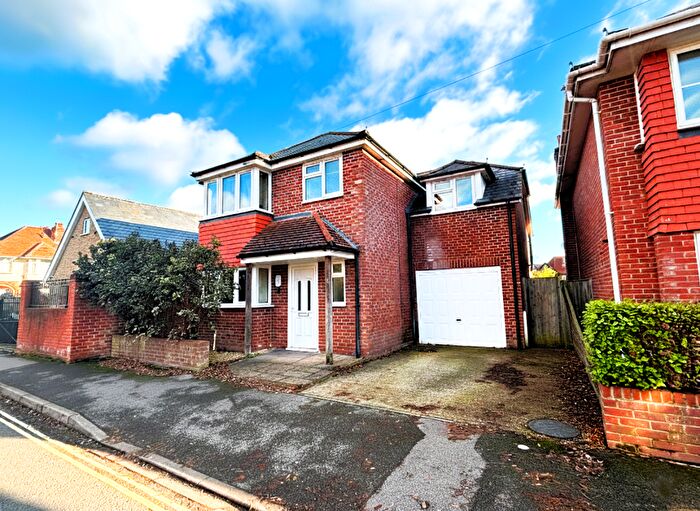 3 Bedroom Detached House To Rent In Howards Grove, SO15