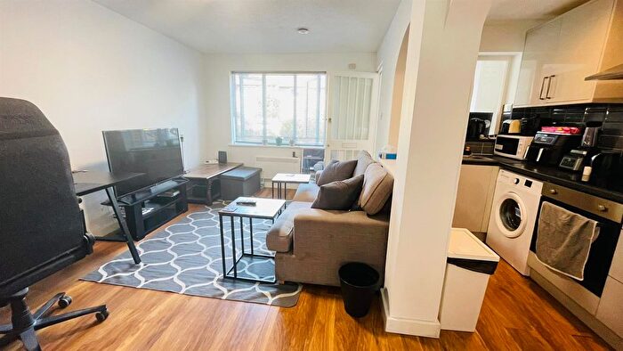 1 Bedroom Flat To Rent In Brangwyn Crescent, London, SW19