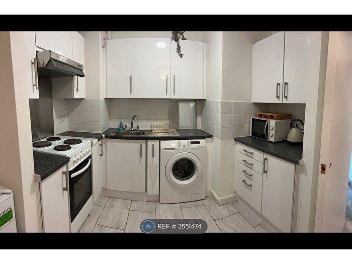 1 Bedroom Flat To Rent In Lord Mountbatten Close, Southampton, SO18
