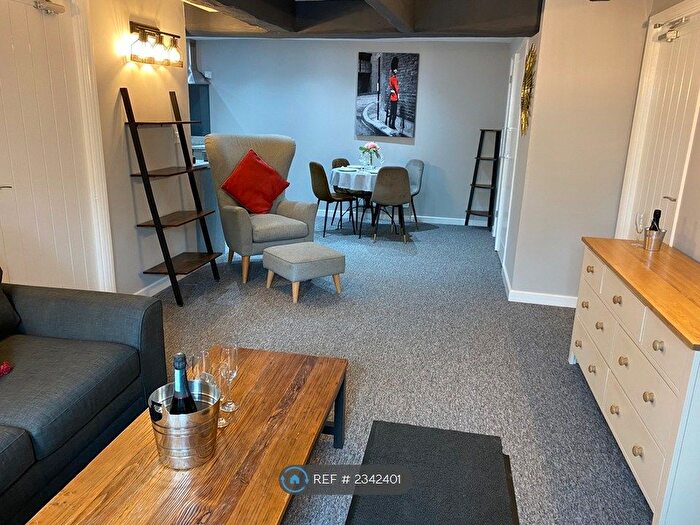2 Bedroom Flat To Rent In High St, Northampton, NN7