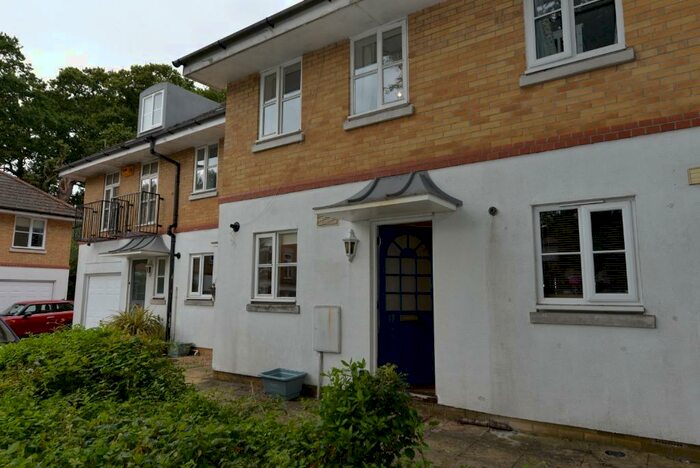 3 Bedroom Town House To Rent In Arlott Court, Southampton, SO15