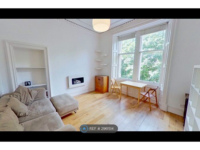 2 Bedroom Flat To Rent In Summerbank, Edinburgh, EH3