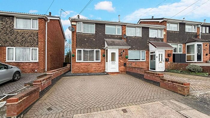 3 Bedroom End Terrace House For Sale In Highwood Croft, Birmingham, B38
