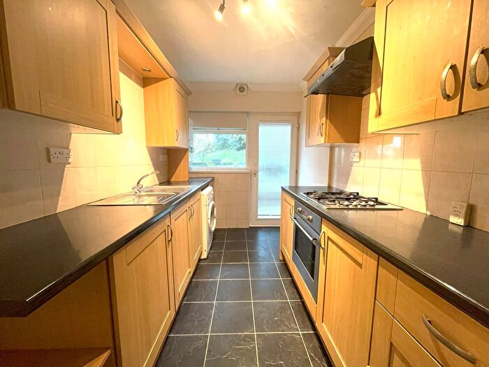 2 Bedroom Flat To Rent In Clyne Close, Mayals, Swansea, SA3