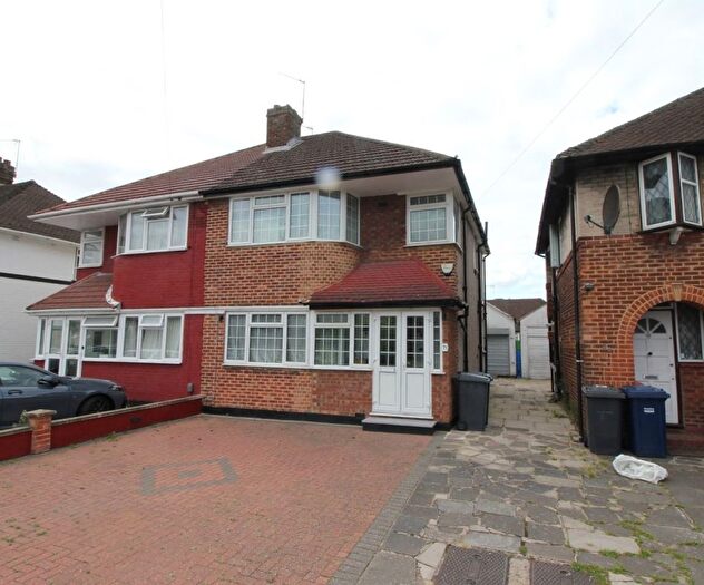 3 Bedroom Semi Detached House To Rent In Kenilworth Road, Edgware, HA8