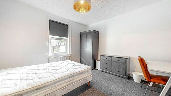 6 Bedroom House To Rent In Third Avenue, BA2