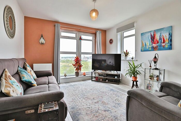 2 Bedroom Flat For Sale In Jefferson Avenue, Poole, BH15