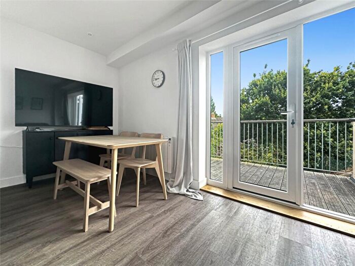2 Bedroom Apartment To Rent In Chaucer Grove, Exeter, EX4