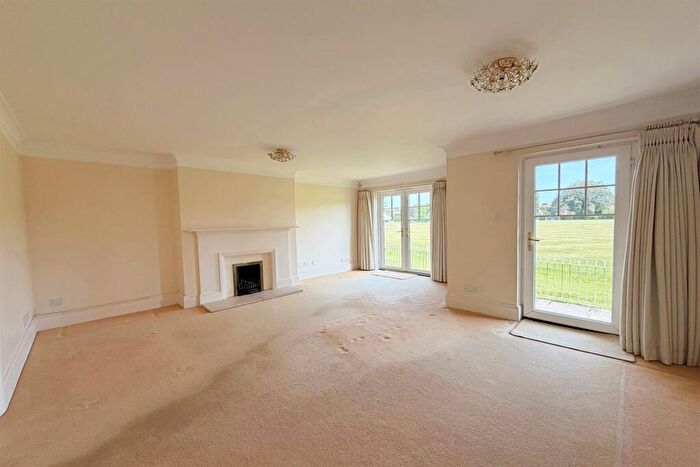 2 Bedroom Flat To Rent In Dean Park, BH1