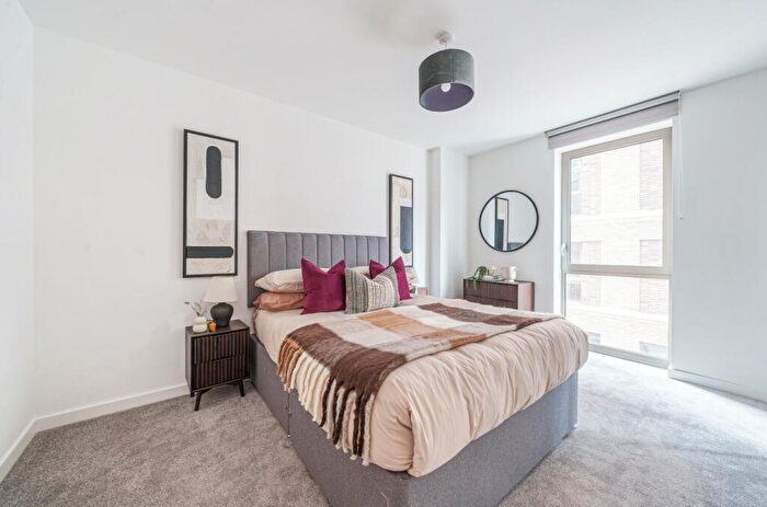 2 Bedroom Apartment To Rent In Bed, Th Floor, Tyne, Refinery House In Anchors Point, E16