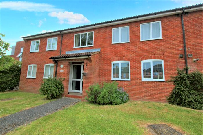 1 Bedroom Flat To Rent In Burleigh Road, St.Albans, AL1