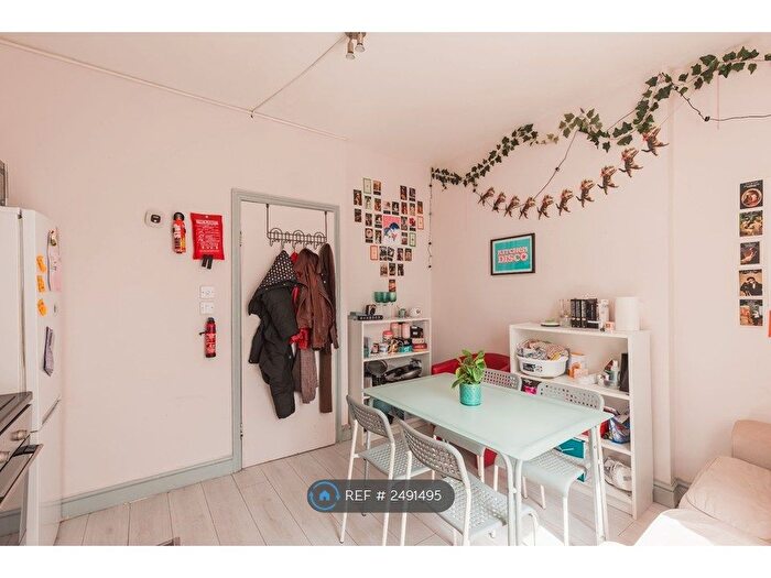 4 Bedroom Flat To Rent In Tavistock Place, London, WC1H