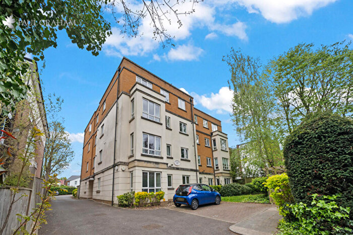 2 Bedroom Apartment For Sale In Woodcote Road, Wallington, SM6