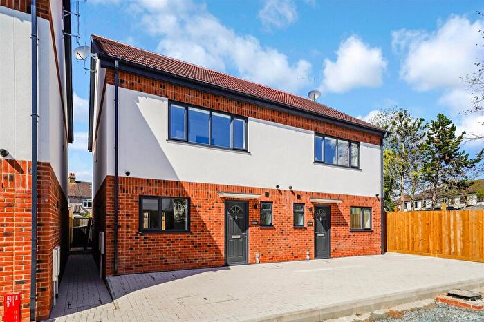 4 Bedroom Semi Detached House For Sale In Dhani Close, Collier Row, RM5