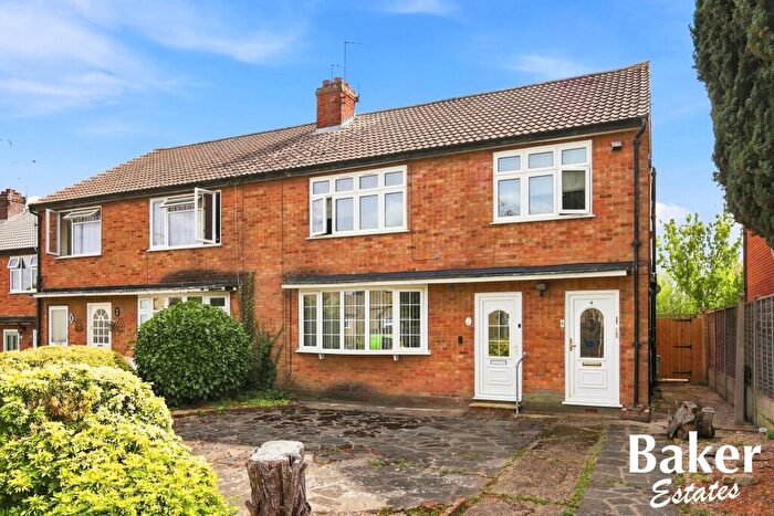 2 Bedroom Ground Maisonette For Sale In The Holt, Hainault, Ilford, Redbridge, IG6