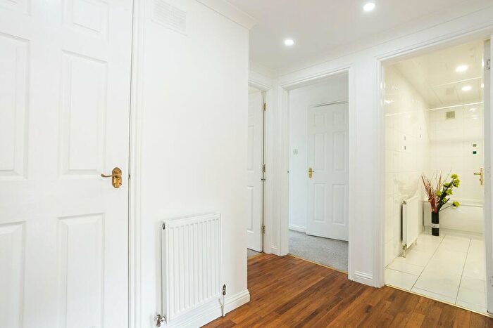 2 Bedroom Flat For Sale In Duddingston Park South, Duddingston, Edinburgh, EH15