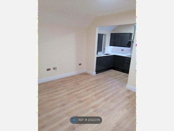 1 Bedroom Flat To Rent In Fairdene Road, Coulsdon, CR5