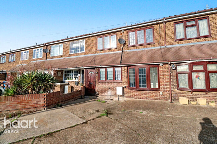 3 Bedroom Terraced House For Sale In Giffordside, Chadwell St-Mary, RM16