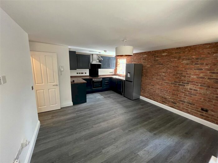 2 Bedroom Flat To Rent In Lee Close, Barnet, Herts, EN5