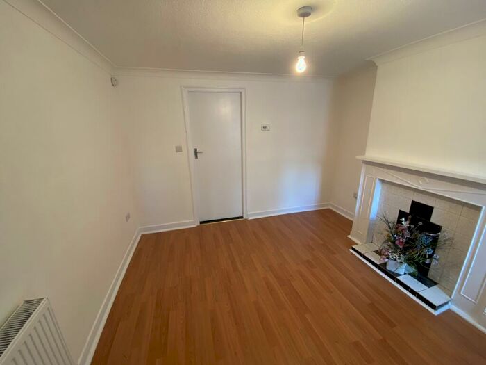 1 Bedroom Terraced House To Rent In Heath Road, LU7