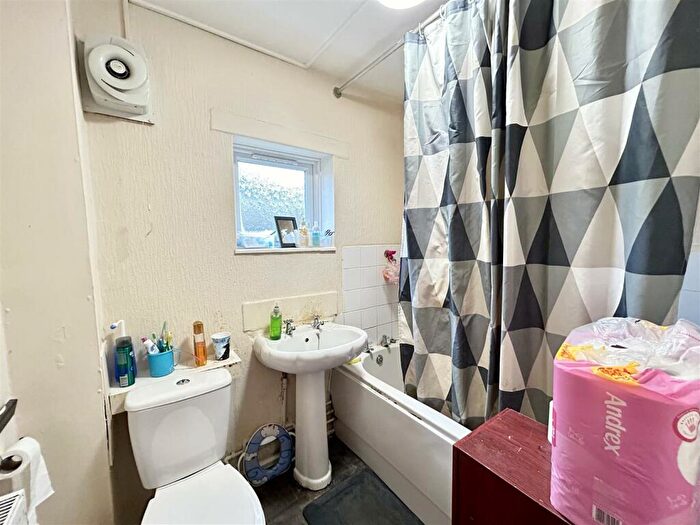 2 Bedroom Apartment To Rent In Little Grove Field, Harlow, CM19