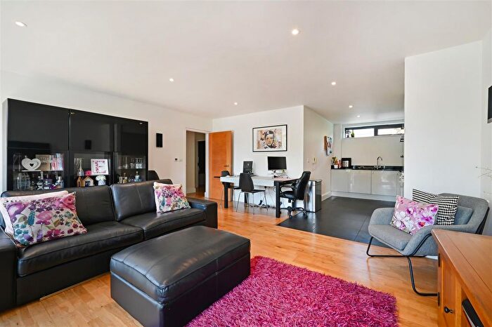 2 Bedroom Flat To Rent In Worple Road, London, SW19