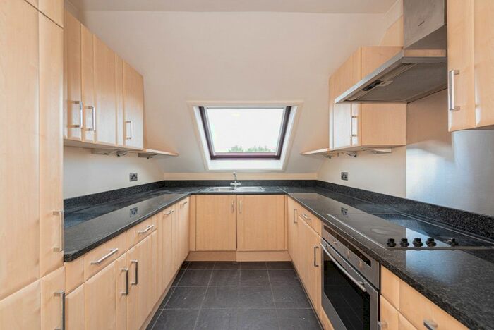2 Bedroom Flat To Rent In Woodfield Close, Ashtead, KT21