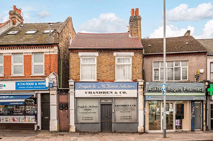 1 Bedroom Flat To Rent In Garratt Lane, Tooting, London, SW17