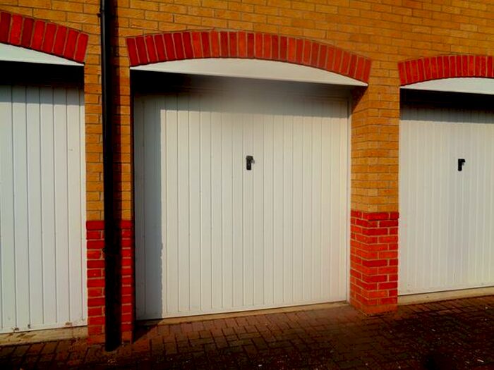 Garage / Parking To Rent In Redwood Grove, Bedford, MK42