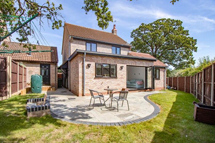 3 Bedroom Detached House For Sale In Maple Close, Beetley, NR20