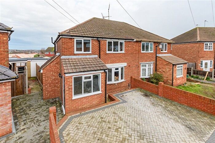 3 Bedroom Semi Detached House For Sale In Lilac Crescent, Strood, Rochester, Kent, ME2