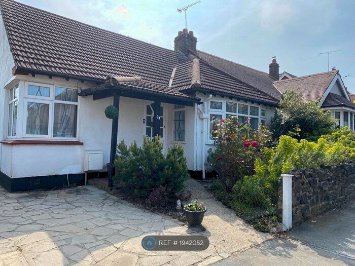 2 Bedroom Bungalow To Rent In Cliffsea Grove, Leigh-On-Sea, SS9