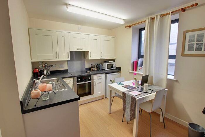 1 Bedroom Flat To Rent In Lower Bristol Road, Bath, BA2