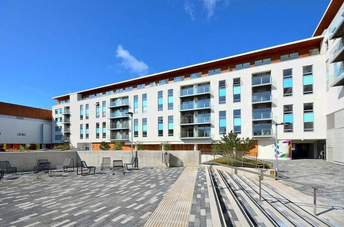 2 Bedroom Flat To Rent In Streatham High Road, Streatham Common, London, SW16